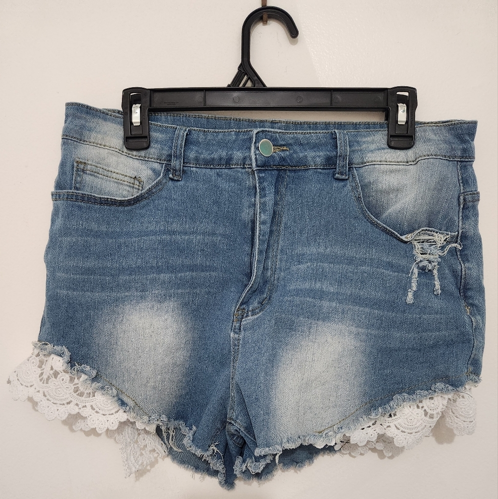 Shein Curve Distressed Jean Shorts with Lace Detailing. Size 1X. Casual Everyday
